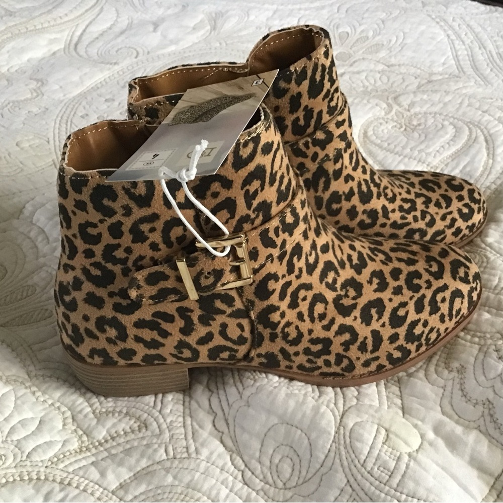 Girls size 4 leopard boots NWT